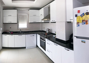 شقة من ثلاث غرف وصالة مع أثاث في ليمان كونيالتي