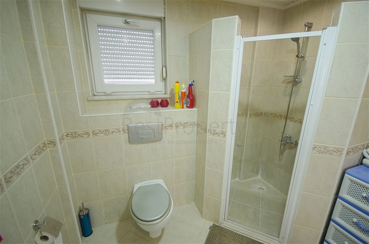 منطقة سكنية هادئة - شقة غرفتين وصالة مفروشة - في جيكجلي / الانيا 