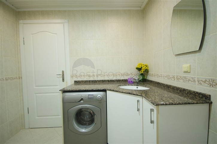 منطقة سكنية هادئة - شقة غرفتين وصالة مفروشة - في جيكجلي / الانيا 