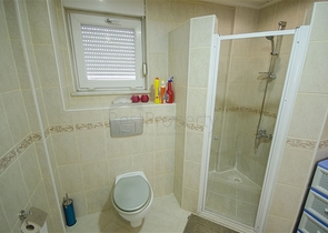 منطقة سكنية هادئة - شقة غرفتين وصالة مفروشة - في جيكجلي / الانيا 