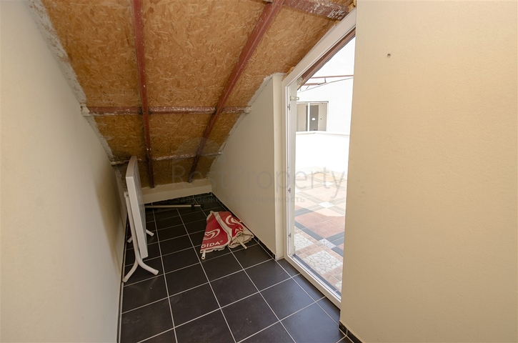 بنتهاوس 2 + 1 مع الأثاث في منطقة ليمان في كونيالتي 600 م إلى البحر