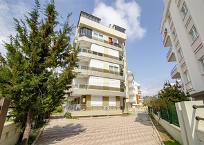 بنتهاوس 2 + 1 مع الأثاث في منطقة ليمان في كونيالتي 600 م إلى البحر