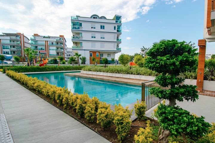 شقة 2 + 1 في مجمع فاخر في أونجالي كونيالتي