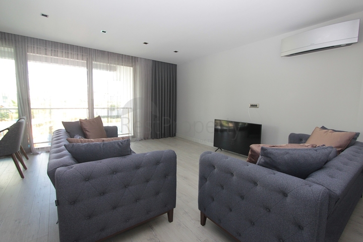 شقة 2 + 1 في مجمع فاخر في أونجالي كونيالتي