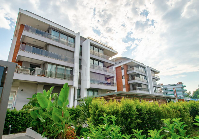 شقة 2 + 1 في مجمع فاخر في أونجالي كونيالتي