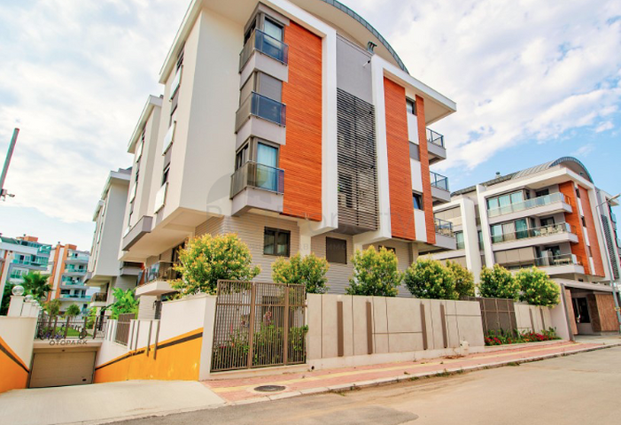 شقة 2 + 1 في مجمع فاخر في أونجالي كونيالتي