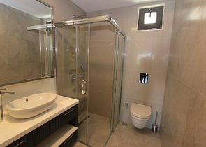 شقة 2 + 1 في مجمع فاخر في أونجالي كونيالتي