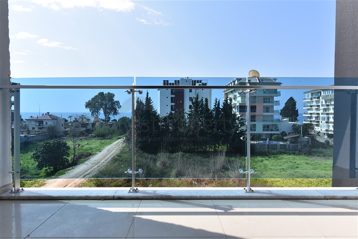 اطلالة بحر - ضمن منطقة كاستل الراقية - شقة غرفة وصالة مفروشة - الانيا 