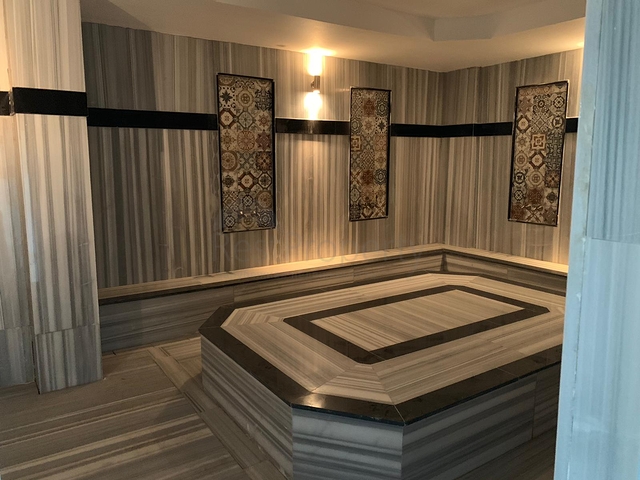 اطلالة بحر - ضمن منطقة كاستل الراقية - شقة غرفة وصالة مفروشة - الانيا 