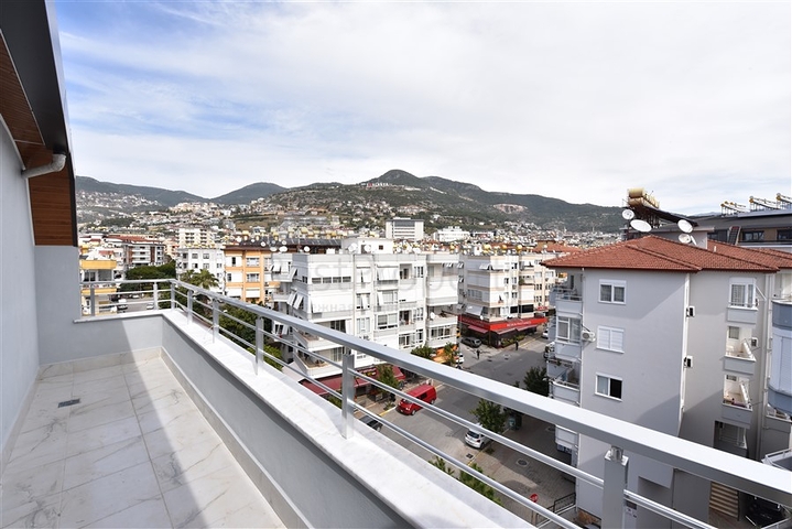 في مركز المدينة - دوبلكس 3 غرف وصالة - الانيا 