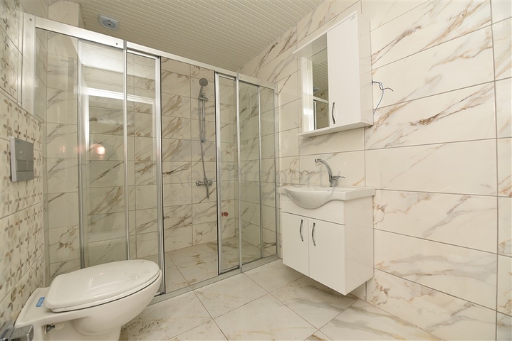 في مركز المدينة - دوبلكس 3 غرف وصالة - الانيا 