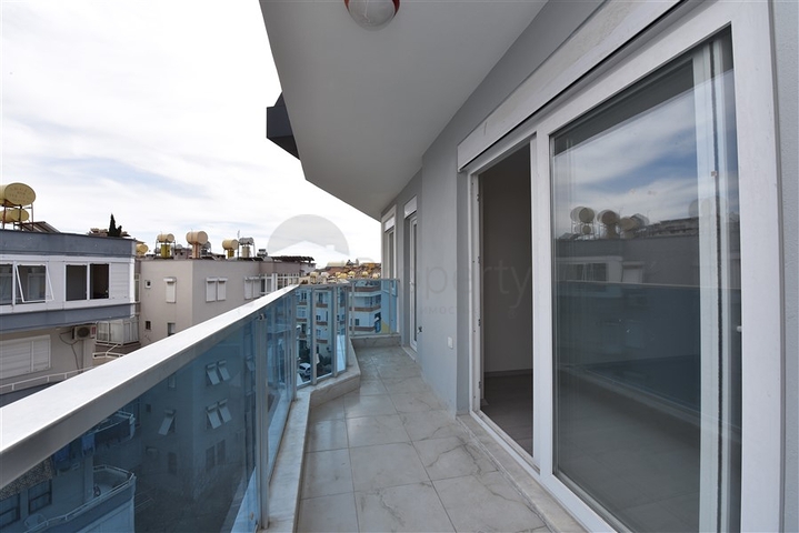 في مركز المدينة - دوبلكس 3 غرف وصالة - الانيا 