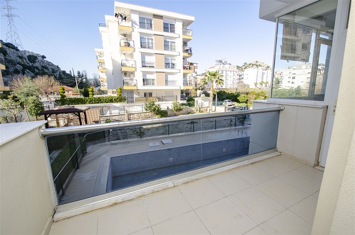 شقة 2 + 1 ضمن مجمع في كونيالتي أنطاليا