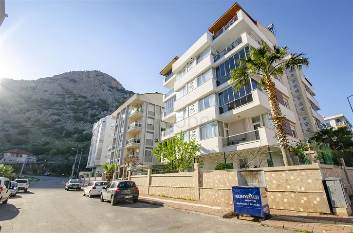 شقة 2 + 1 ضمن مجمع في كونيالتي أنطاليا