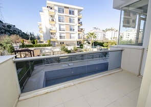 شقة 2 + 1 ضمن مجمع في كونيالتي أنطاليا