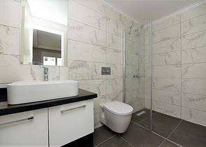 شقة 2 غرفة وصالة - مجمع سكني حديث - مهموتلار / الانيا 