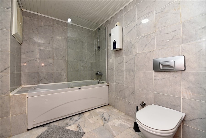 اطلالة بحر - مجمع فاخر اول صف على البحر - شقة مفروشة 2 غرفة وصالة - توسمور / الانيا 