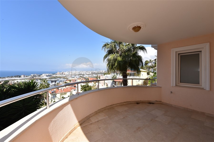 دوبلكس باطلالة بحرية مرتفعة - تصميم غرفتين وصالة - كارجي جاك / الانيا 