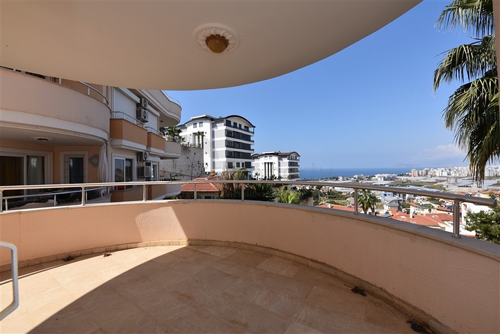 دوبلكس باطلالة بحرية مرتفعة - تصميم غرفتين وصالة - كارجي جاك / الانيا 