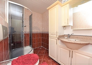 شقة عائلية - تصميم 3 غرف وصالة - مفروشة - ضمن مجمع - مهموتلا / الانيا