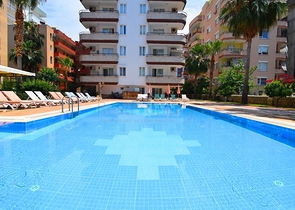 شقة عائلية - تصميم 3 غرف وصالة - مفروشة - ضمن مجمع - مهموتلا / الانيا