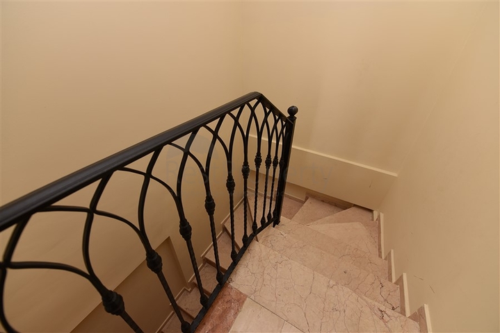 اطلالة بحر - بنتهاوس ضمن مجمع فاخر - الانيا 