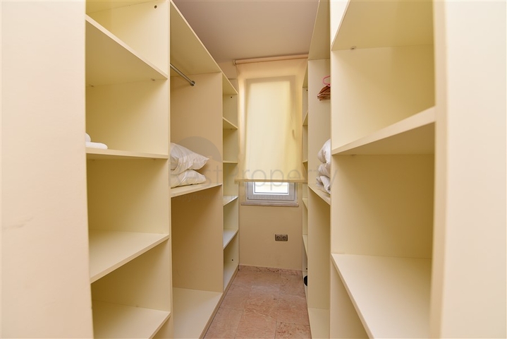 اطلالة بحر - بنتهاوس ضمن مجمع فاخر - الانيا 