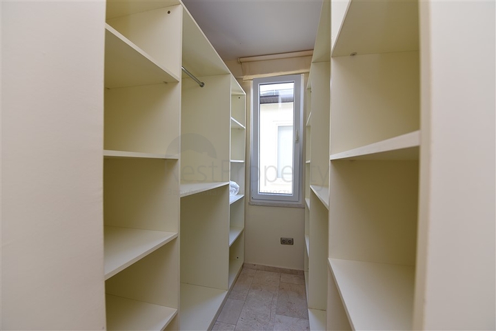 اطلالة بحر - بنتهاوس ضمن مجمع فاخر - الانيا 