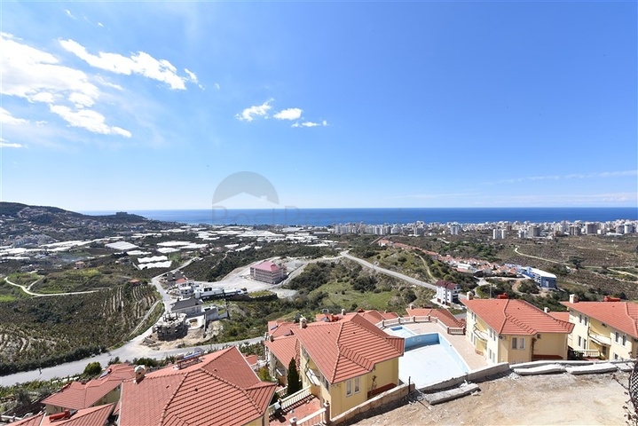 اطلالة بحر - بنتهاوس ضمن مجمع فاخر - الانيا 