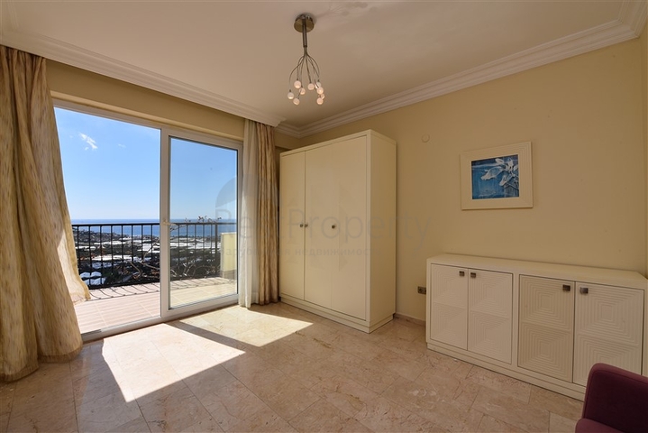 اطلالة بحر - بنتهاوس ضمن مجمع فاخر - الانيا 