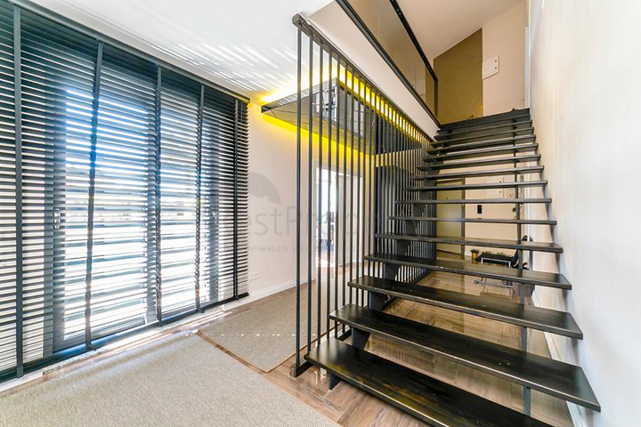 فيلا منفصلة 4 + 1 في منطقة ديشمالتي أنطاليا