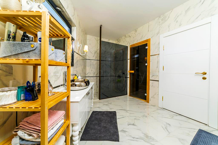 فيلا منفصلة 4 + 1 في منطقة ديشمالتي أنطاليا