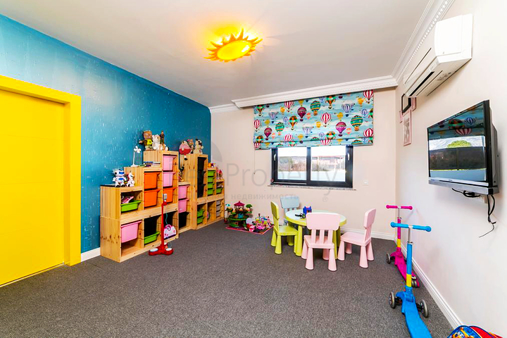 فيلا منفصلة 4 + 1 في منطقة ديشمالتي أنطاليا