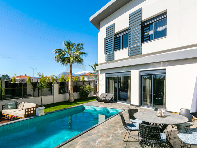 فيلا منفصلة 4 + 1 في منطقة ديشمالتي أنطاليا