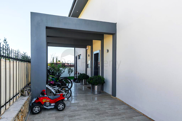 فيلا منفصلة 4 + 1 في منطقة ديشمالتي أنطاليا