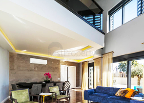 فيلا منفصلة 4 + 1 في منطقة ديشمالتي أنطاليا