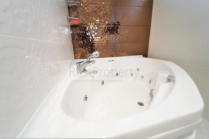 ضمن مجمع فاخر وانيق - دوبلكس مفروشة - تصميم 3 غرف وصالة - في مركز الانيا 