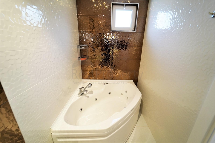 ضمن مجمع فاخر وانيق - دوبلكس مفروشة - تصميم 3 غرف وصالة - في مركز الانيا 