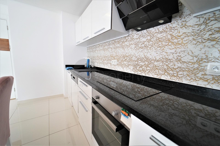 ضمن مجمع فاخر وانيق - دوبلكس مفروشة - تصميم 3 غرف وصالة - في مركز الانيا 