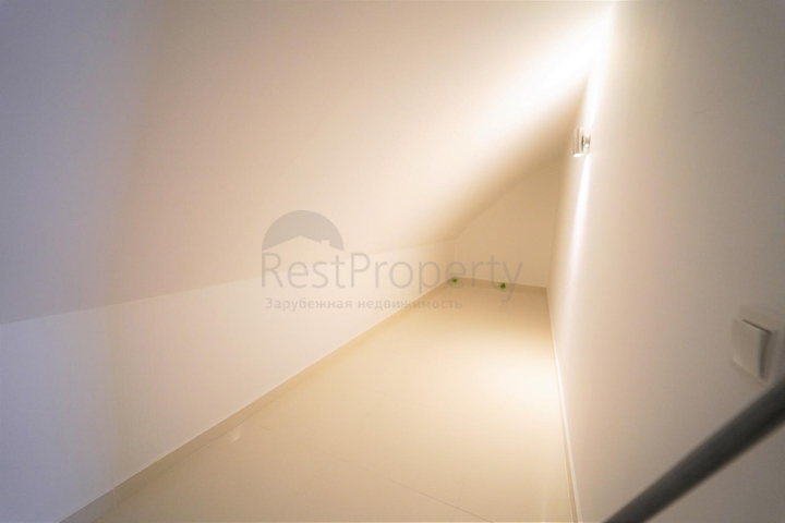 ضمن مجمع فاخر وانيق - دوبلكس مفروشة - تصميم 3 غرف وصالة - في مركز الانيا 