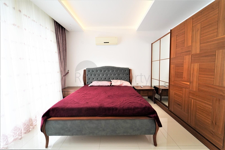 ضمن مجمع فاخر وانيق - دوبلكس مفروشة - تصميم 3 غرف وصالة - في مركز الانيا 