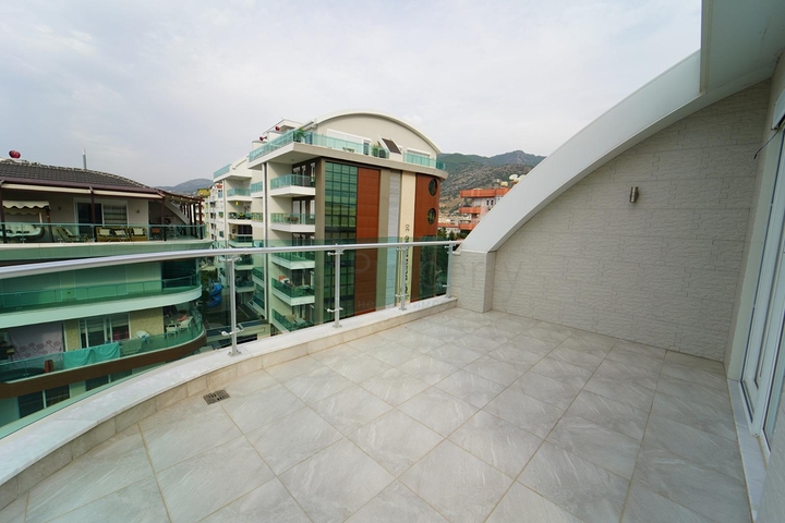 ضمن مجمع فاخر وانيق - دوبلكس مفروشة - تصميم 3 غرف وصالة - في مركز الانيا 