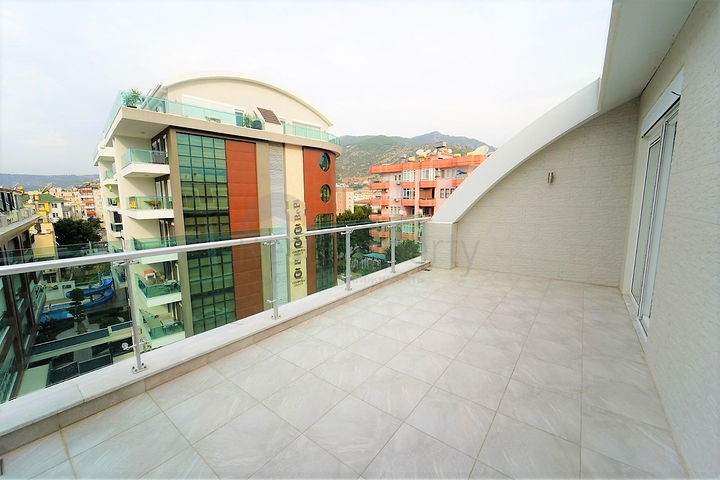 ضمن مجمع فاخر وانيق - دوبلكس مفروشة - تصميم 3 غرف وصالة - في مركز الانيا 