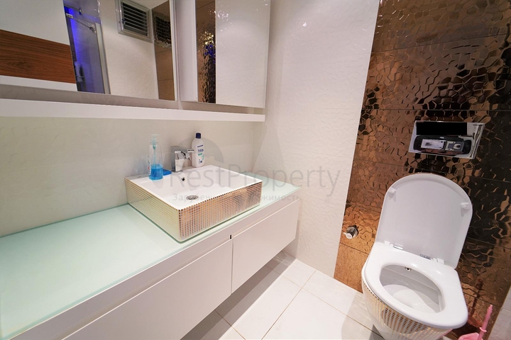 ضمن مجمع فاخر وانيق - دوبلكس مفروشة - تصميم 3 غرف وصالة - في مركز الانيا 