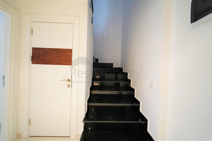 ضمن مجمع فاخر وانيق - دوبلكس مفروشة - تصميم 3 غرف وصالة - في مركز الانيا 