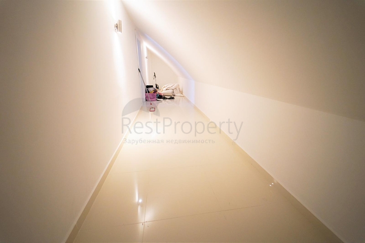 ضمن مجمع فاخر وانيق - دوبلكس مفروشة - تصميم 3 غرف وصالة - في مركز الانيا 