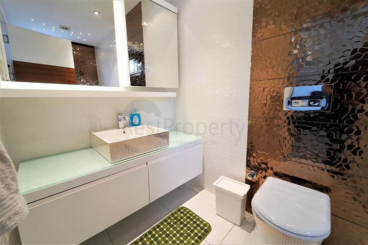 ضمن مجمع فاخر وانيق - دوبلكس مفروشة - تصميم 3 غرف وصالة - في مركز الانيا 