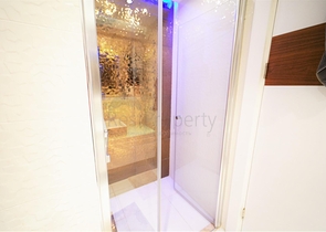 ضمن مجمع فاخر وانيق - دوبلكس مفروشة - تصميم 3 غرف وصالة - في مركز الانيا 