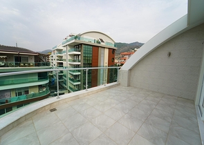 ضمن مجمع فاخر وانيق - دوبلكس مفروشة - تصميم 3 غرف وصالة - في مركز الانيا 