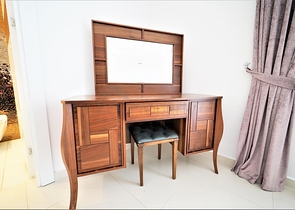 ضمن مجمع فاخر وانيق - دوبلكس مفروشة - تصميم 3 غرف وصالة - في مركز الانيا 